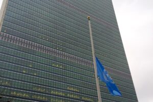Caschi blu o luci rosse? Viaggio dentro l’Onu. Scandali e abusi (impuniti) dell’agenzia del bene