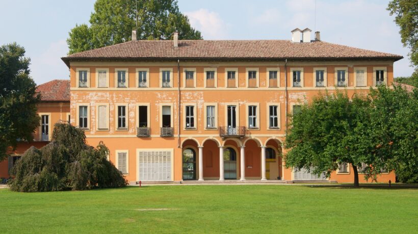 I vulcani del conte nei giardini di Villa Litta