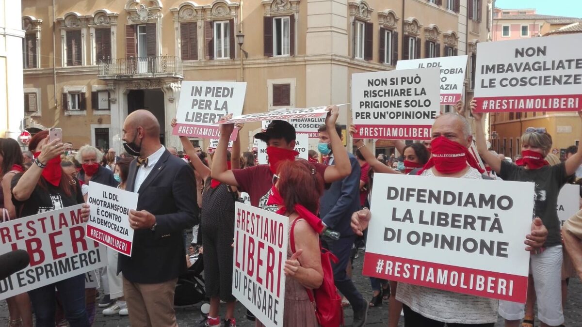 Omofobia, Pro Vita & Famiglia in piazza: «Ddl come una dittatura, prima l’intimidazione poi la repressione»