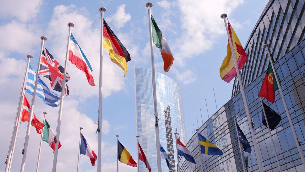 Anche lo studio degli euroentusiasti dimostra che il Recovery ci penalizza