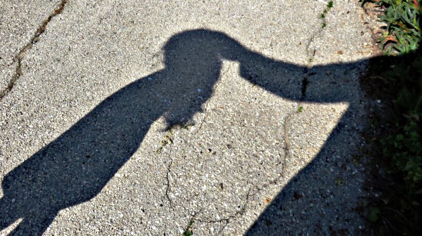 Offre ai turisti sesso con bimbo di 2 anni. Arrestato un nomade