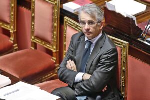 Online i messaggi con Luca Lotti e Cosimo Ferri