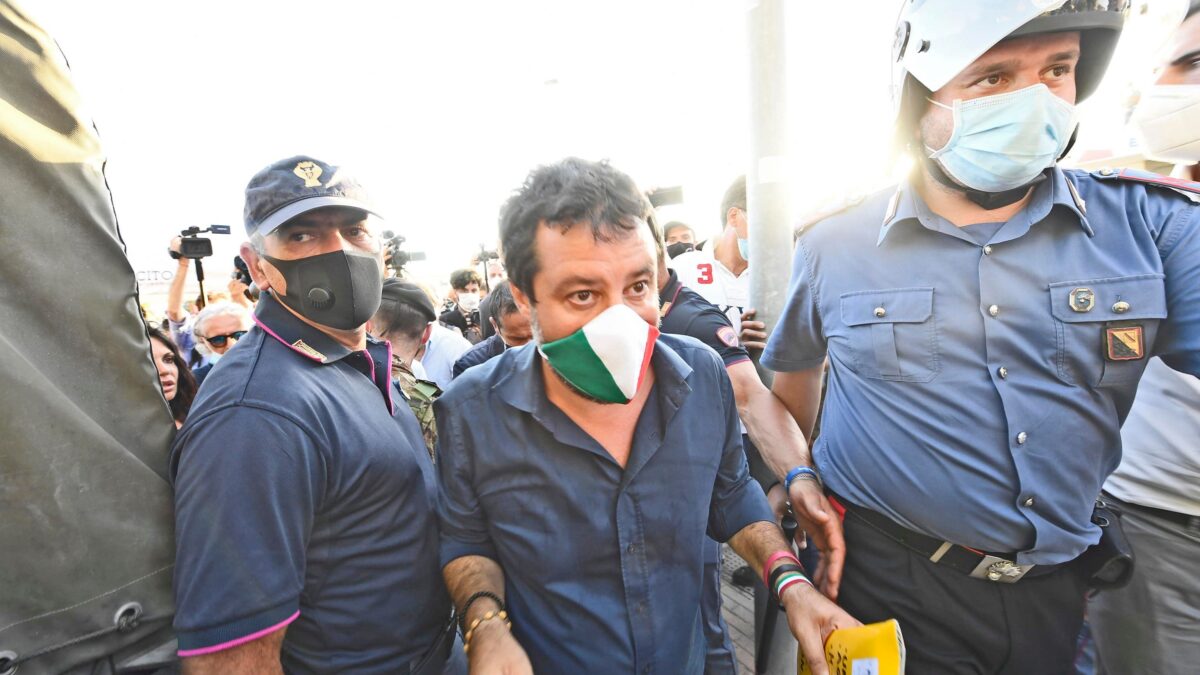 Danno la colpa a Salvini anche dei fasci rossi