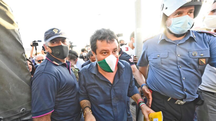 Danno la colpa a Salvini anche dei fasci rossi