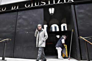 Online i messaggi con l’ex capo dei pm di Arezzo