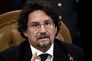 Online i messaggi tra Palamara e il capo dei pm di Reggio Calabria