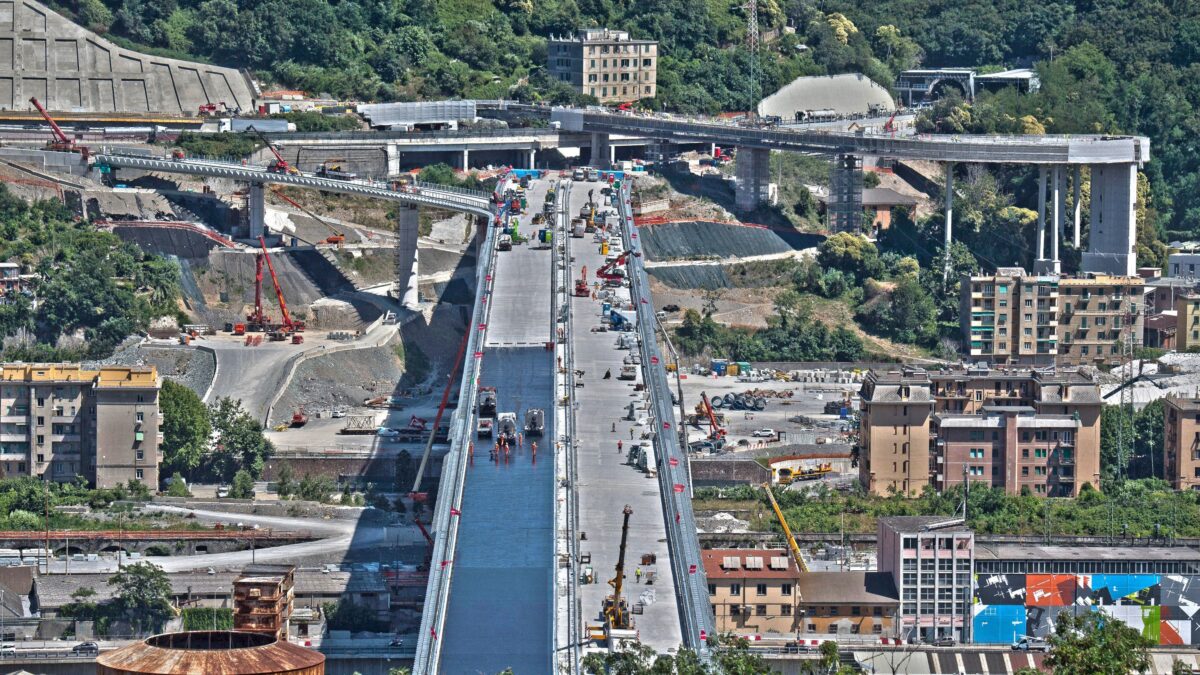 Grillini sotto il ponte, Benetton sopra