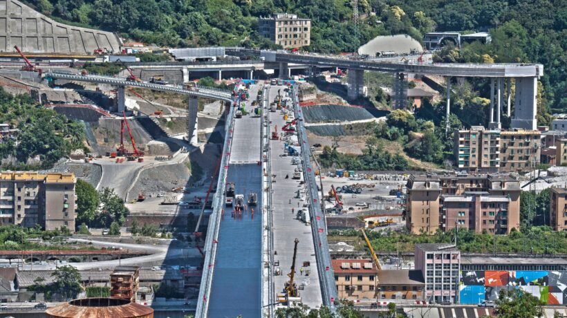 Grillini sotto il ponte, Benetton sopra