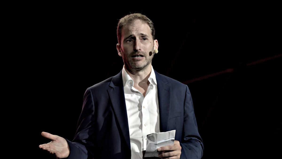 «Che fa il lobbista di Huawei a Chigi?» Casaleggio da Giuseppi irrita gli Usa