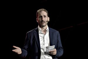 «Che fa il lobbista di Huawei a Chigi?» Casaleggio da Giuseppi irrita gli Usa