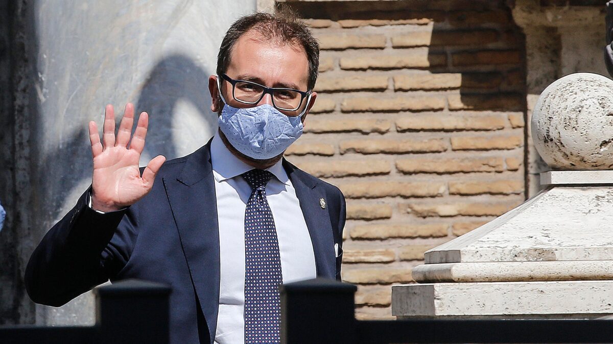 La relazione Dia fa a pezzi Bonafede. «Devastante gestione delle carceri»
