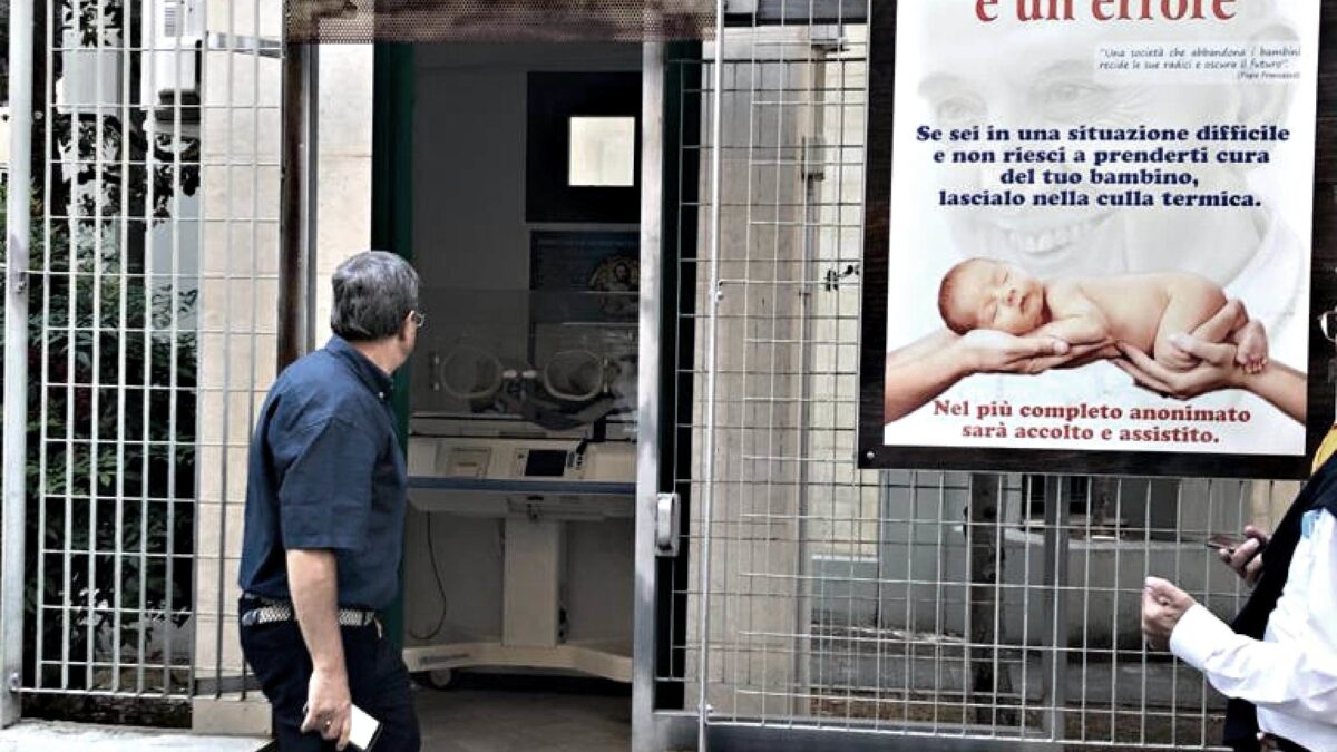La sinistra contro le culle per la vita. In Italia solo 60 e sempre osteggiate
