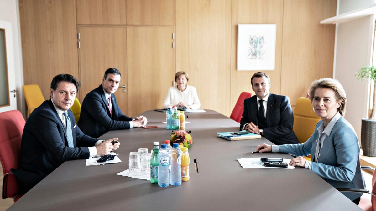 Il freno di emergenza è sul futuro. Così l’Ue ricatterà i governi sgraditi