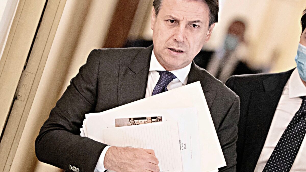 Conte proroga lo stato d’emergenza. Però i suoi gli proibiscono i Dpcm