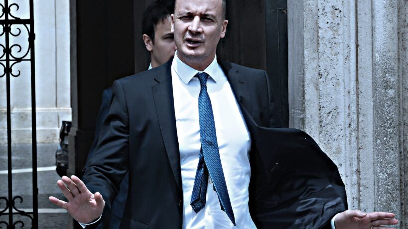 Il compagno di Casalino già si sente in pericolo: «La Procura indagherà»