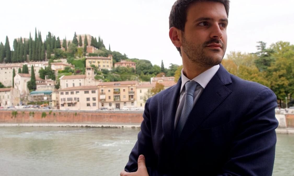 «Crolla il Pil e loro fanno marchette»