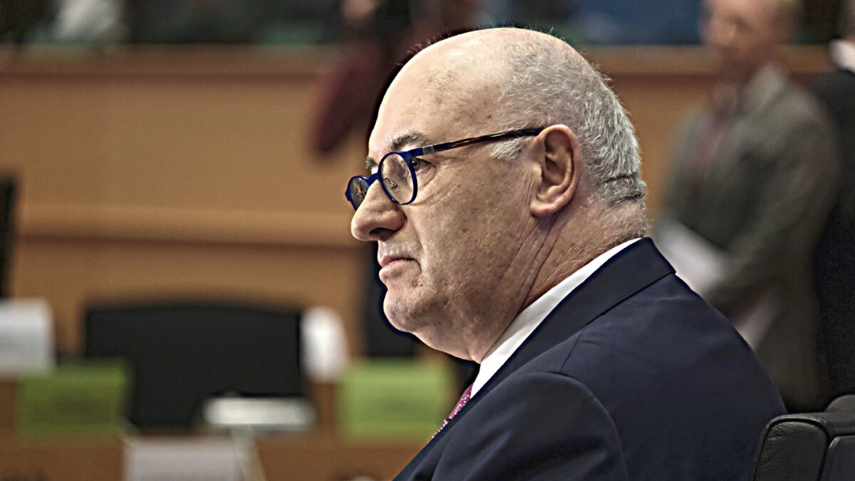 Commissario Ue costretto a saltare. Al suo posto il «falco» Dombrovskis