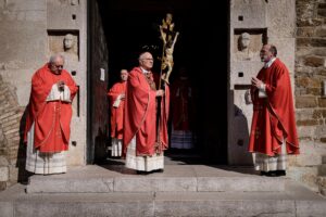 C’è anche una Chiesa che alza la voce sul blitz di Speranza e la legge di Macron