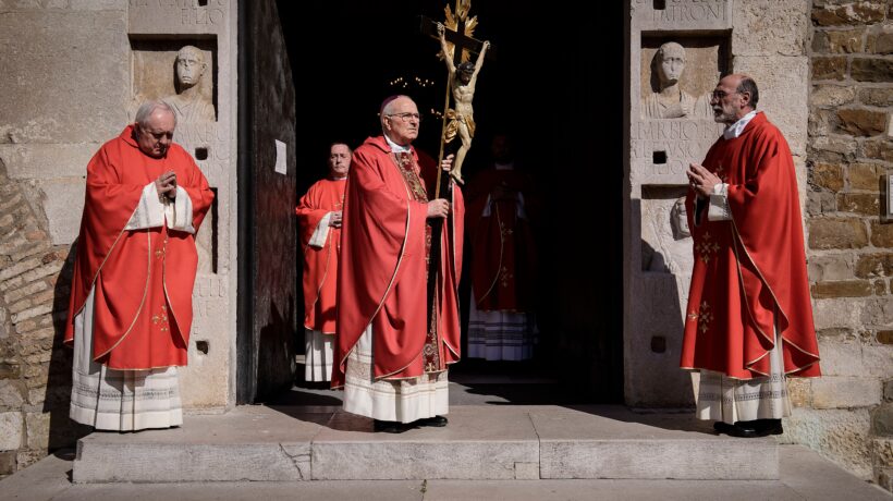 C’è anche una Chiesa che alza la voce sul blitz di Speranza e la legge di Macron