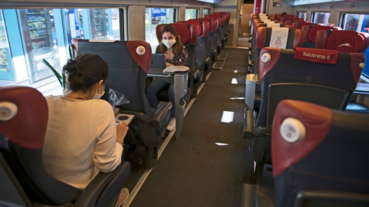 Il treno senza Speranza non si ferma. «Nei vagoni resti il distanziamento»