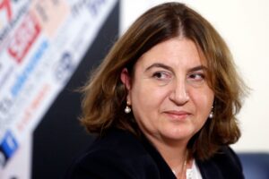 Con il dl Agosto il governo s’inventa la formazione per le casalinghe