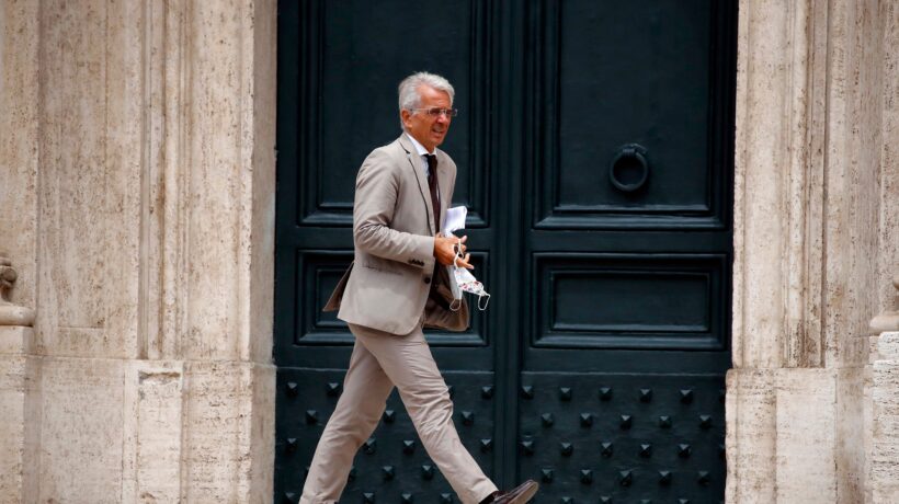 Ricusazioni a raffica. Ferri allontana il processo al Csm un altro po’