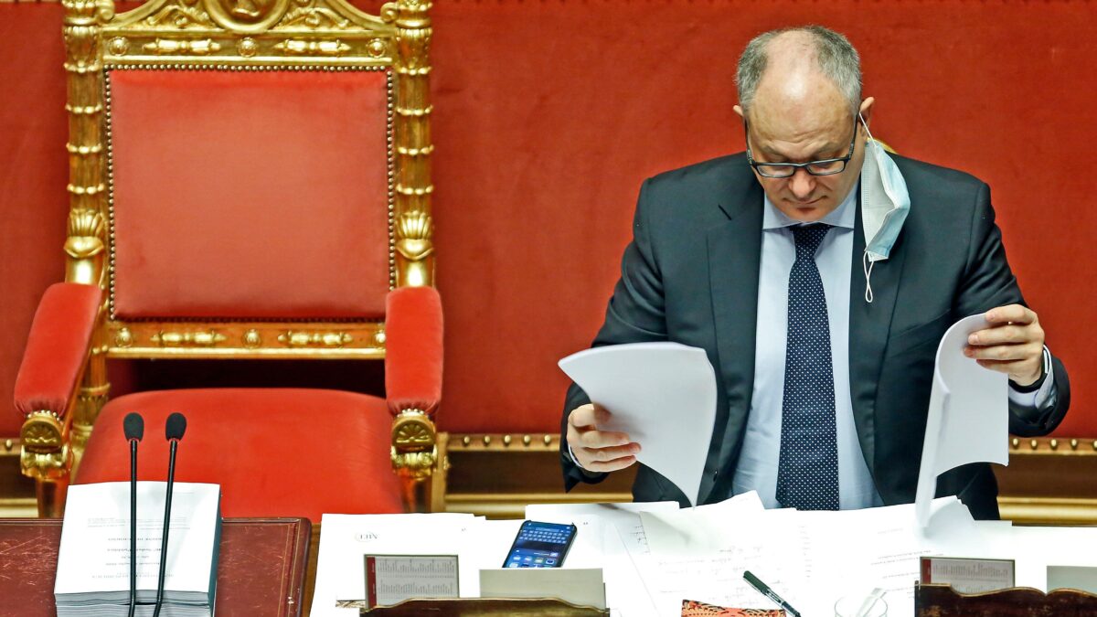 Gualtieri festeggia il Sure. Ma i 27 miliardi promessi nascondono una fregatura