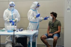La gogna Covid scambia le vittime per untori
