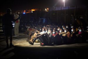 Il risparmio del taglio della casta?  Regalato ai migranti