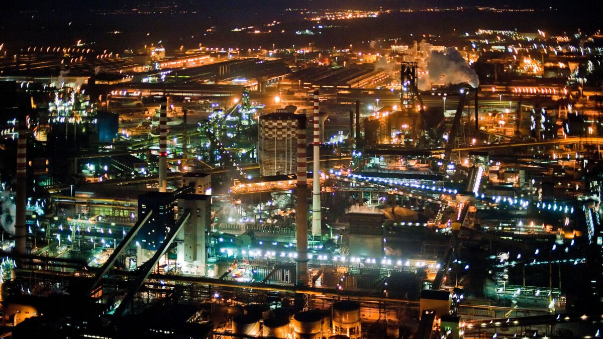 Esposto dei sindacati contro Arcelormittal. «Straordinari nonostante la Cig»