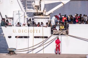 Nuovi sbarchi in Sicilia e Sardegna. A Pachino anche cinque contagiati