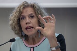Il governo è inconcludente su tutto ma fa in fretta a distruggere i valori
