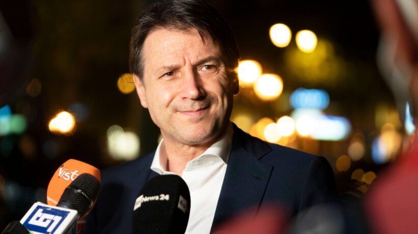 Conte comanda da solo, poi dà la colpa agli altri