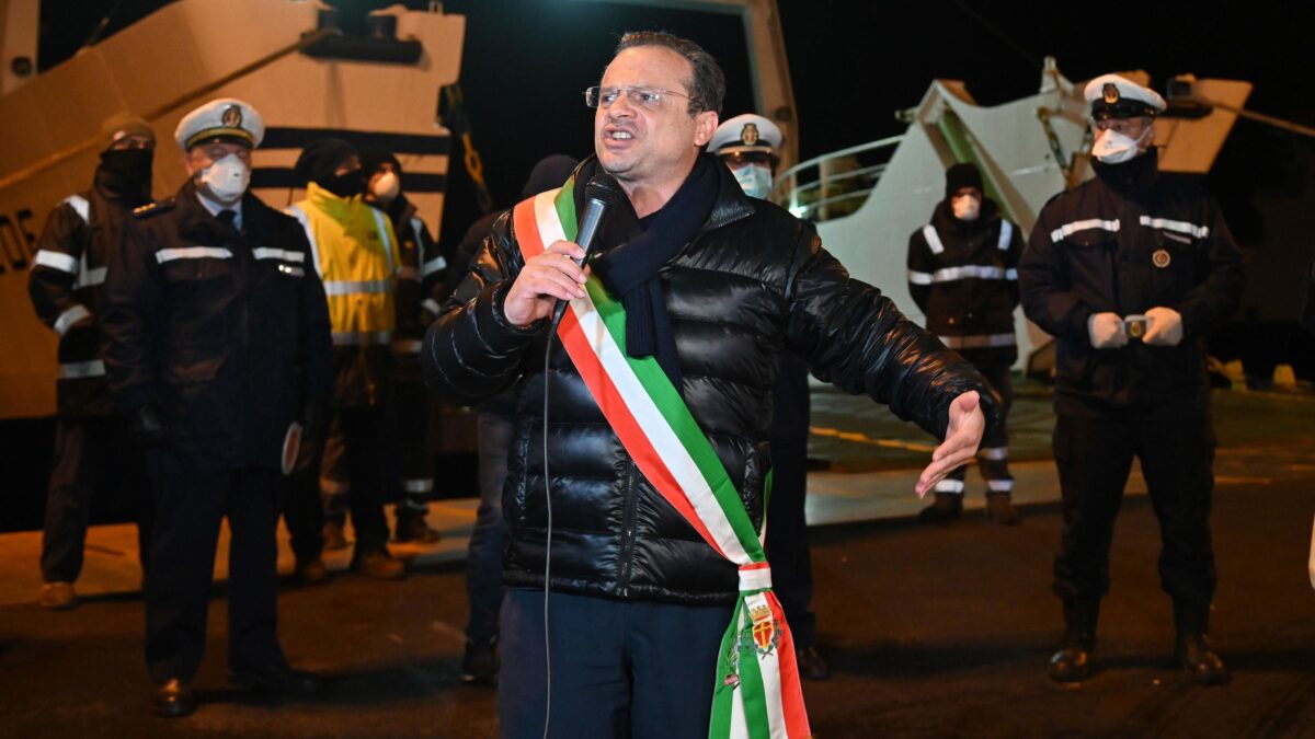 Il sindaco di Messina sull’hotspot: «Lo chiudo perché è un abuso»