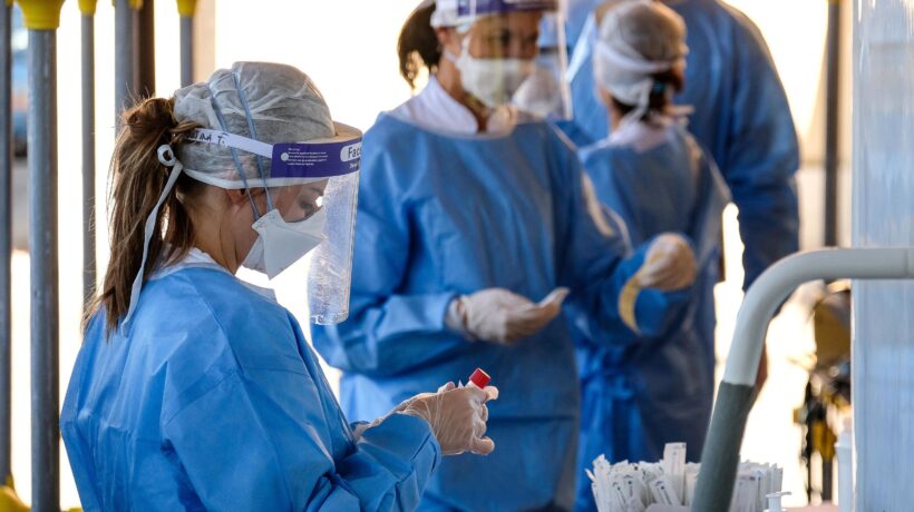 Con la leva dei tamponi e dei contagi l’emergenza si costruisce a tavolino