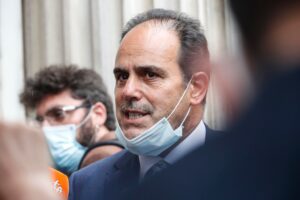 Pd e renziani attaccano la Azzolina ma il vero obiettivo è far fuori Conte