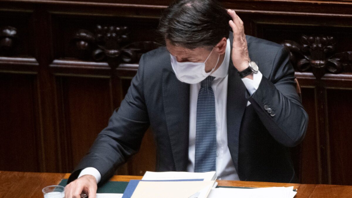 Una toga boccia la tirannide di Conte: «Lo stato d’emergenza è fuori legge»
