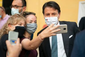 Tira un’arietta di regime