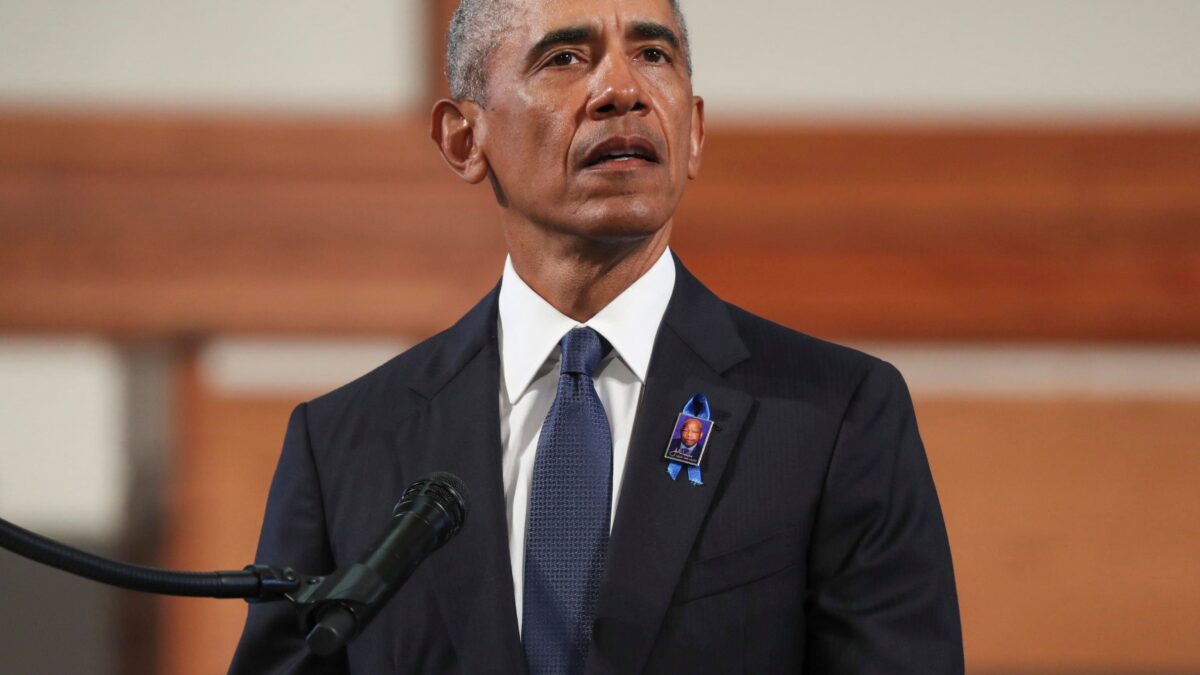 La vice di Obama prima difende l’ex presidente,  poi lo inguaia