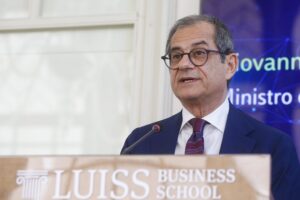 Giovanni Tria: «Imprese a rischio: non hanno avuto sussidi sufficienti»