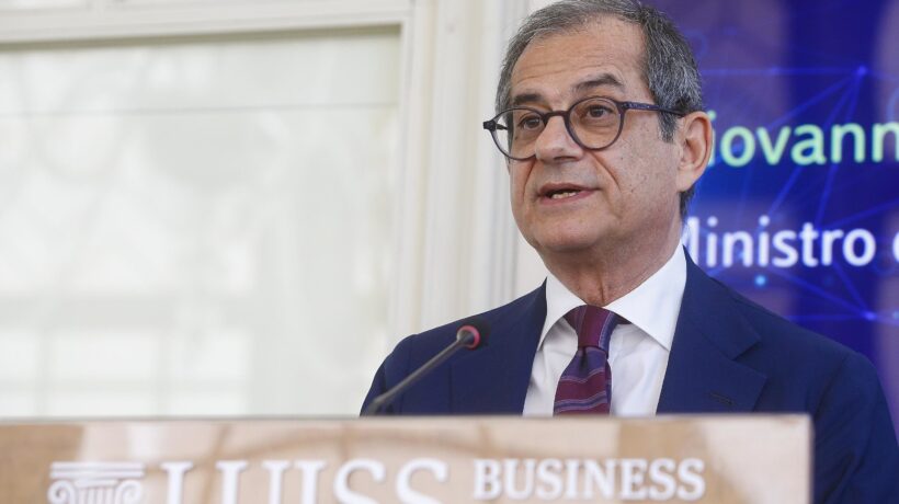 Giovanni Tria: «Imprese a rischio: non hanno avuto sussidi sufficienti»