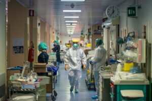 Dirige l’appalto e l’assegna al cognato. Terzi classificati ricorrono e vincono