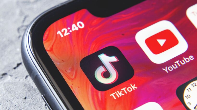 Guerra tra Tik Tok e Casa Bianca. Il numero uno del social si dimette