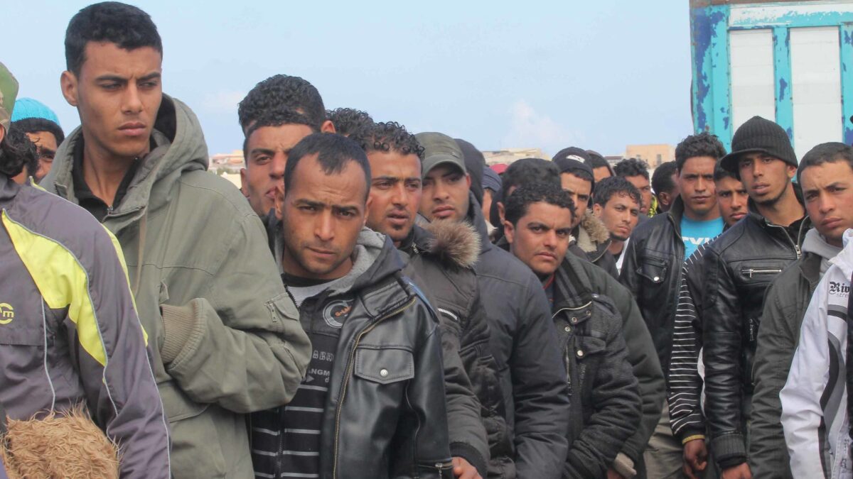 «Che caos sul numero dei contagiati. Necessari i tamponi per i migranti»