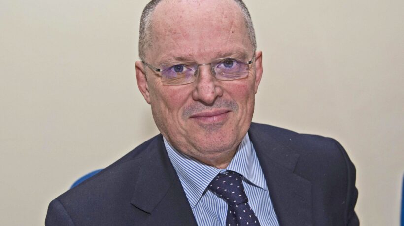Lui incolpa i media. Ma è il vuoto politico a creare i Ricciardi
