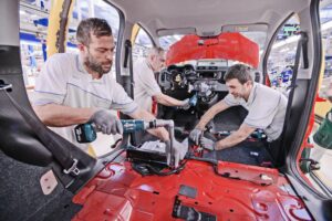 Fca dice «adieu» ai fornitori nostrani. Per le utilitarie userà pezzi francesi