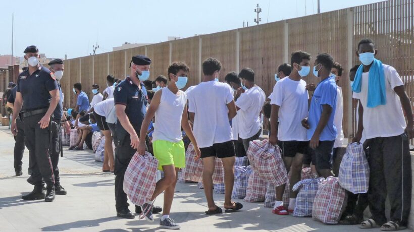 È assalto alle nostre coste. Si arriva a vele spiegate e si scappa dalla quarantena