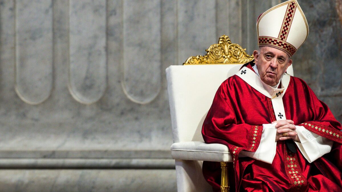 Bergoglio decapita la Sanità vaticana afflitta da scandali e lotte di potere