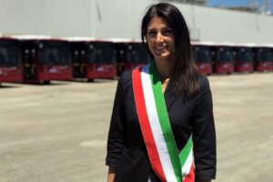 La Raggi completa la metamorfosi: è Casta a 5 stelle