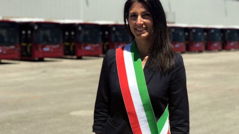 La Raggi completa la metamorfosi: è Casta a 5 stelle